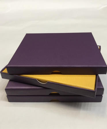 detail Dárková krabička 16x14x1,5cm, CD fialová/žlutá