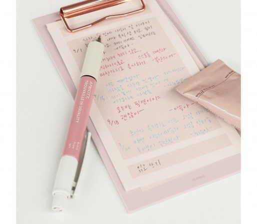 detail 3 barevné kuličkové pero - růžové